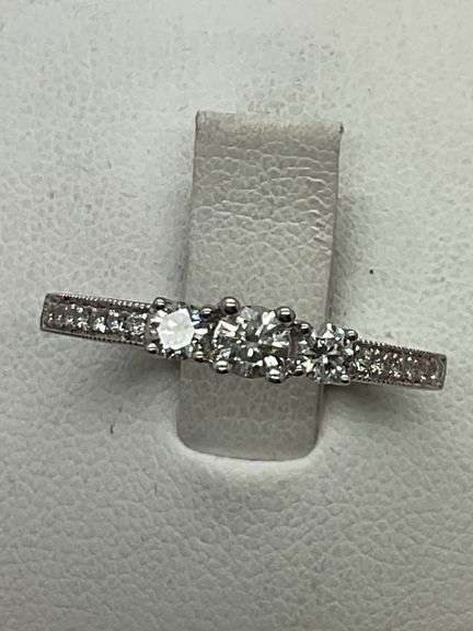 CERTIFIED 14K WHITE GOLD AND DIAMOND RING