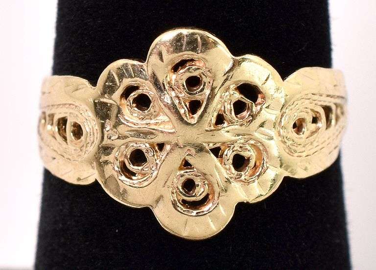 Whimsical Flower Ring in Yellow Gold