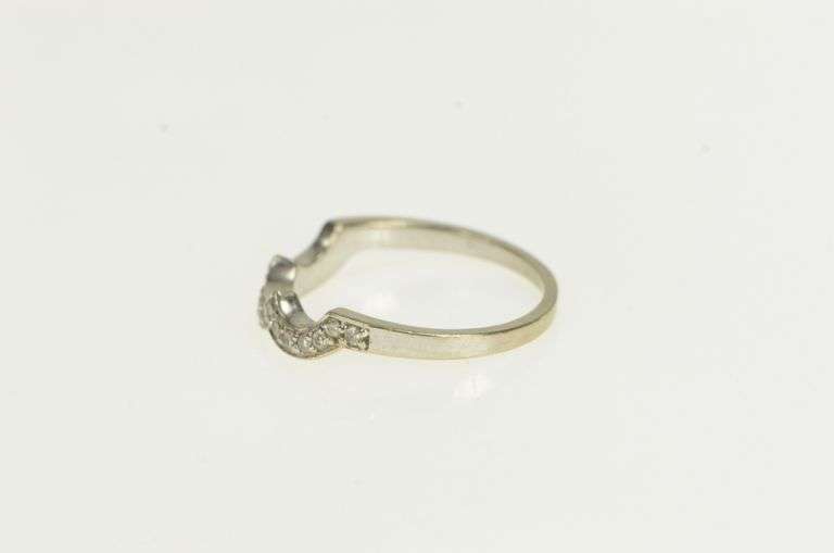 14K White Gold 1/3 Ctw Diamond Scalloped Wedding Band Ring