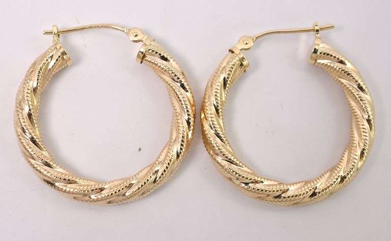 Attractive Gold Hoop Earrings In 14K Yellow Gold