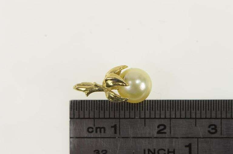 14K Yellow Gold Vintage Classic Pearl Leaf Accent Pendant