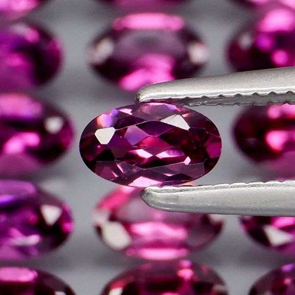 Amazing 7.22ct oval cut Garnet set