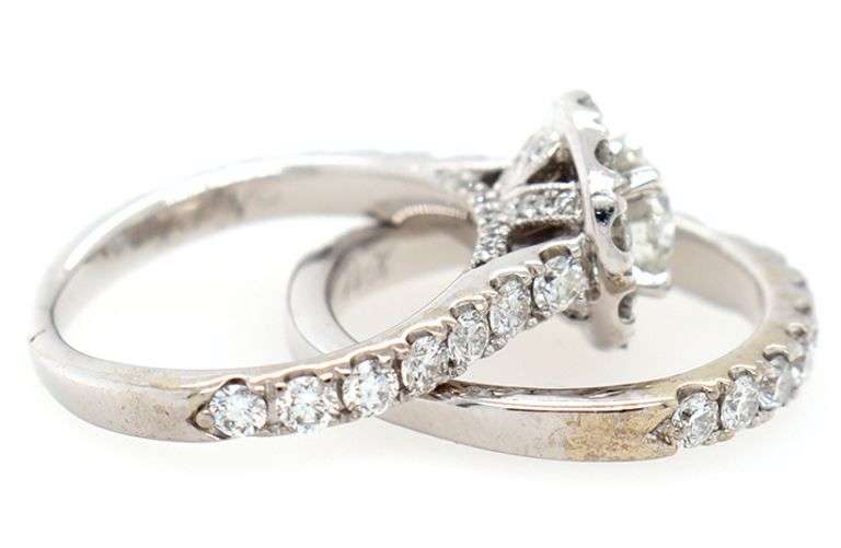 Neil Lane 1.50ctw Diamond Halo Bridal Set in 14K