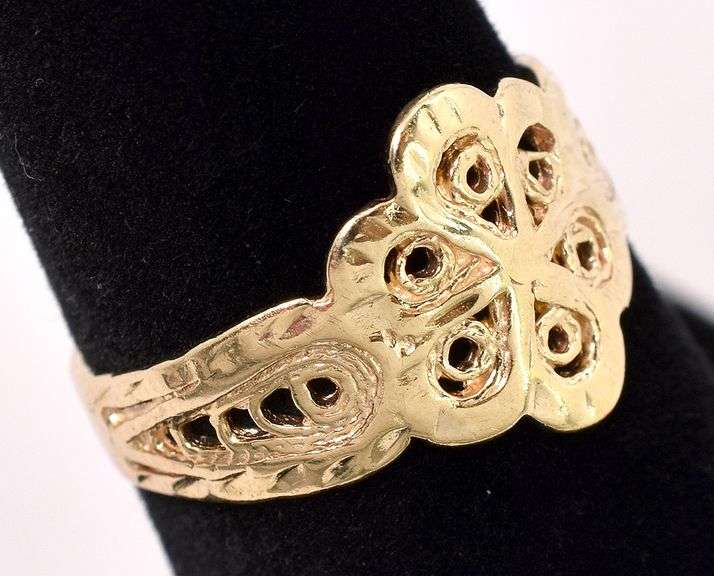 Whimsical Flower Ring in Yellow Gold