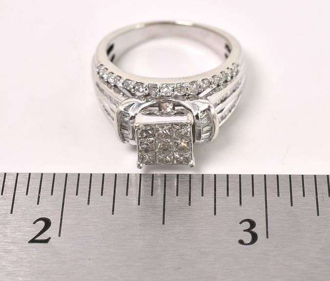 Incredible Diamond Ring in White Gold