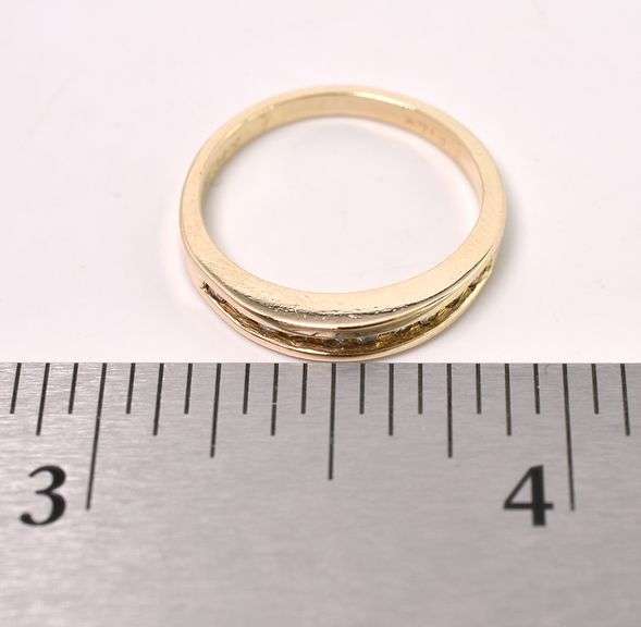 Fantastic Diamond Ring In 14K Yellow Gold