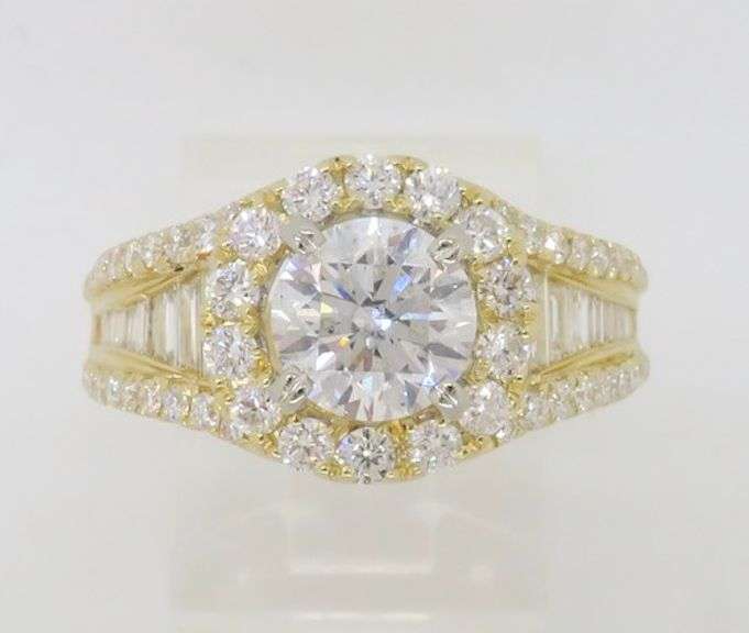 Stunning 2.04CTW Diamond Engagement Ring