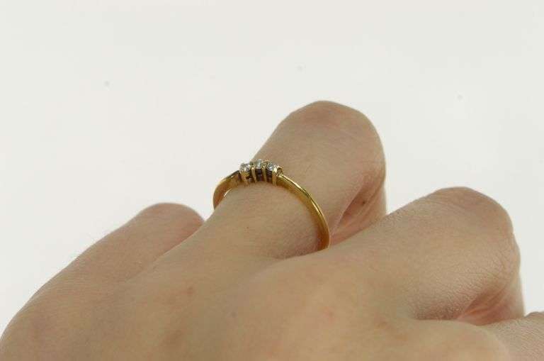 10K Yellow Gold Wavy Diamond Classic Wedding Band Ring