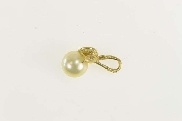 14K Yellow Gold Vintage Classic Pearl Leaf Accent Pendant