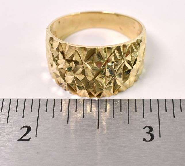 Outstanding Gold Diamond Cut Starburst Pattern Band Ring In 14K Yellow Gold