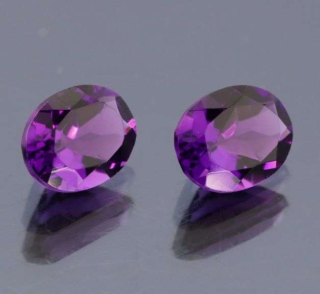 Glittering 3.56ct violet Amethyst pair