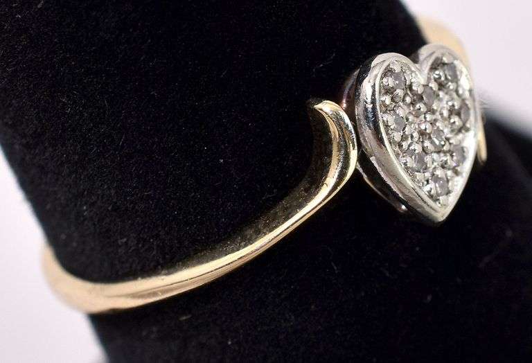 Lovely Diamond Heart Ring In Yellow Gold
