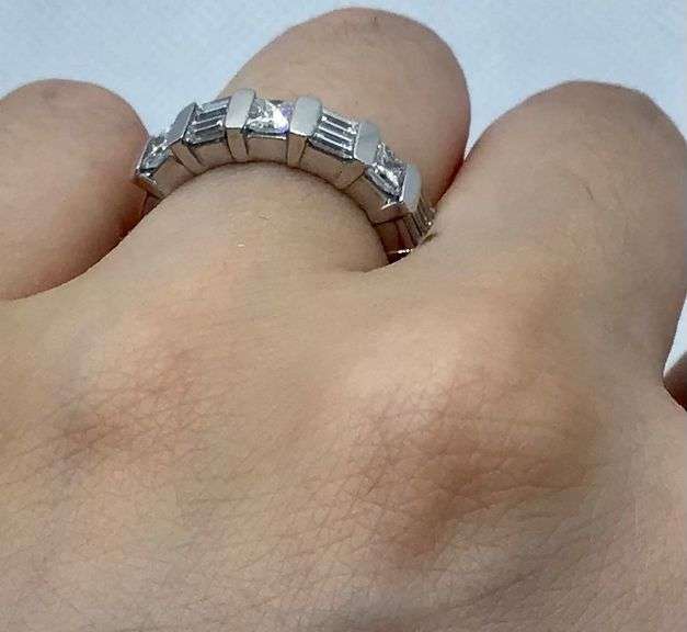 TIMELESS AND ELEGANT 14K WHITE GOLD PRINCESS CUT AND BAGUETTE DIAMOND RING