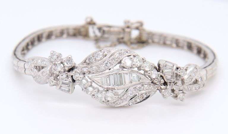 Remarkable White Gold Ar Deco Round Brilliant Cut and Single Cut Vintage Diamond Bracelet