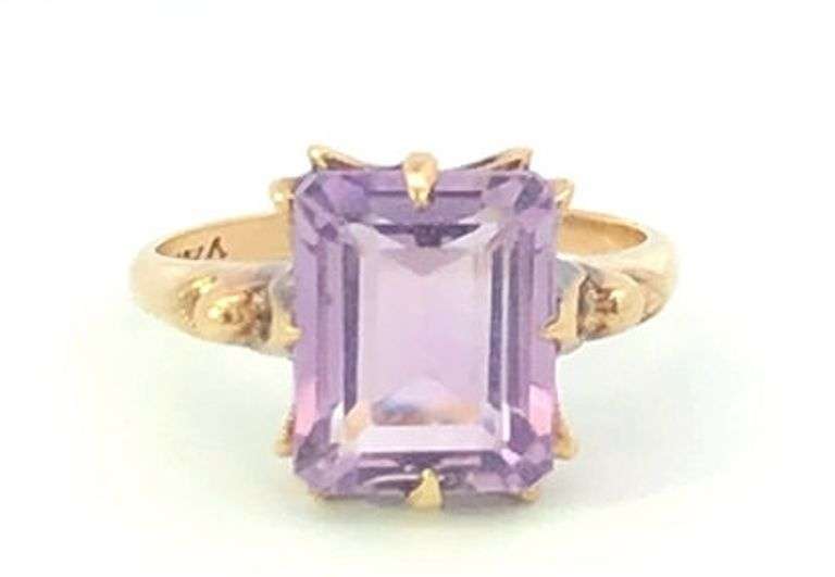 10K Yellow Gold 1940's Emerald Cut Amethyst Ornate Vintage Ring