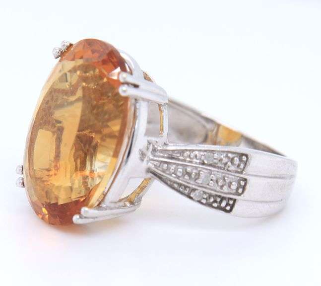 10KT White Gold large Oval Cirtrine Ring