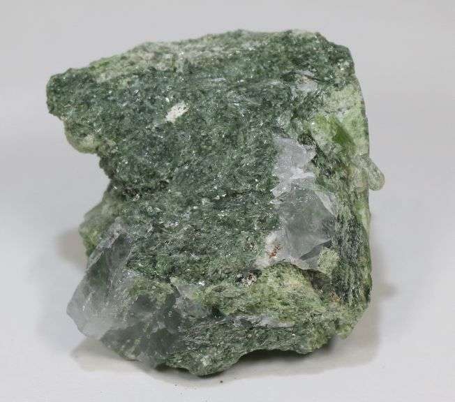 Gorgeous color! 885ct rough Diopside