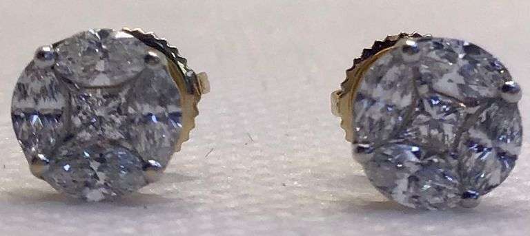 STYLISH AND ELEGANT 14K YELLOW GOLD SOLITAIRE DIAMOND STUD EARRINGS