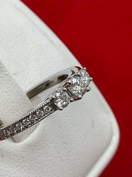 CERTIFIED 14K WHITE GOLD AND DIAMOND RING