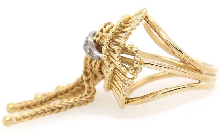 0.06ctw Diamond Fan Shaped Tassel Ring in 18K