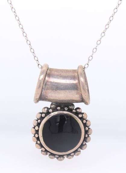 Vintage 925 Sterling Silver Black Onyx on Italian Chain Necklace