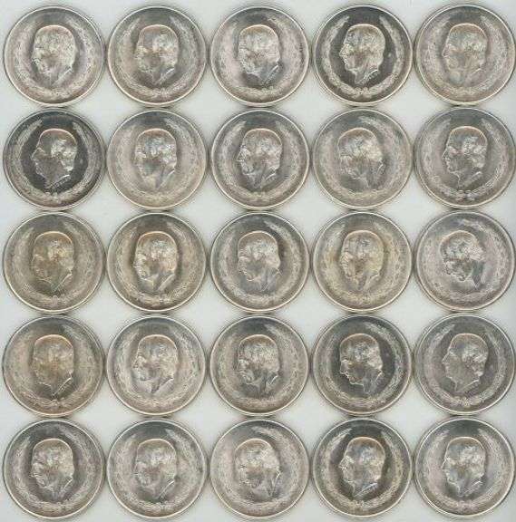 25 Lustrous-white BU Mexico 5 Pesos Silver Pieces from 1950's