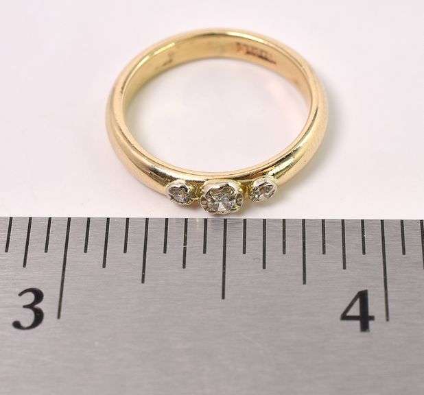 Gleaming Diamond Band Ring In 18K Yellow Gold