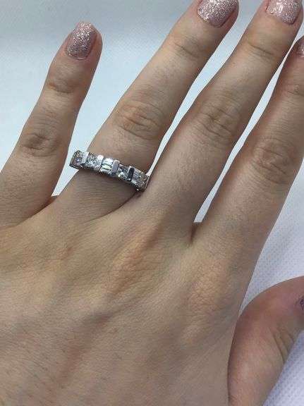 TIMELESS AND ELEGANT 14K WHITE GOLD PRINCESS CUT AND BAGUETTE DIAMOND RING