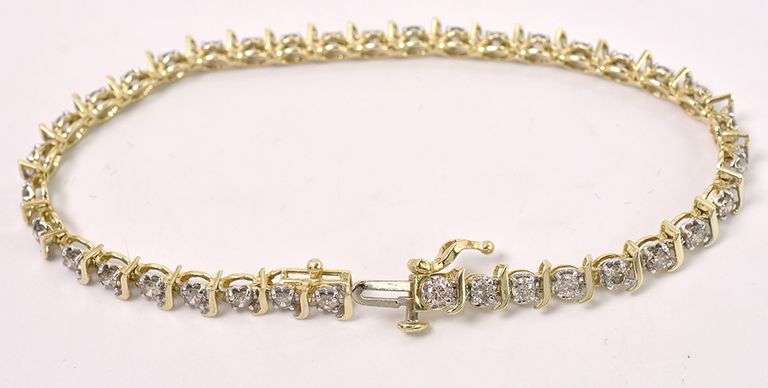 Mesmerizing Diamond Bracelet in Yellow Gold
