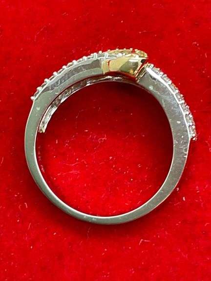 CERTIFIED BRAND NEW LADIES 14K WHITE AND YELLOW GOLD DIAMOND RING.