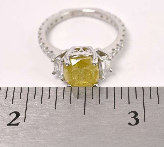 Lovely GIA Certified Approx. 3.02CTS Fancy Yellow Diamond Ring in Platinum