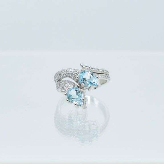 Gorgeous 4.25 Ctw Natural Swiss Blue Topaz Ring