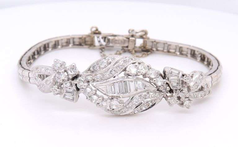 Remarkable White Gold Ar Deco Round Brilliant Cut and Single Cut Vintage Diamond Bracelet