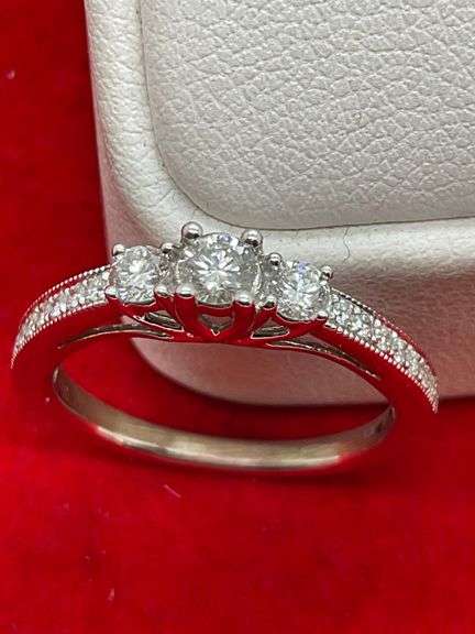 CERTIFIED 14K WHITE GOLD AND DIAMOND RING