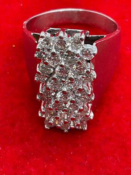 CERTIFIED 14K WHITE GOLD AND DIAMOND RING. 2.50 CARATS