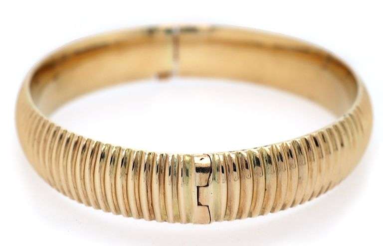 Polished Oval Striped Bangle Bracelet in 14K