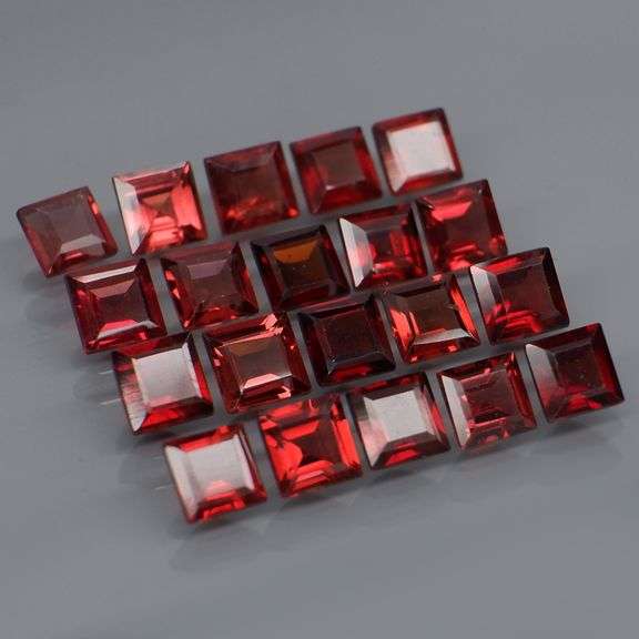Set of 20 top red VS Garnets weighing 8.53 carats
