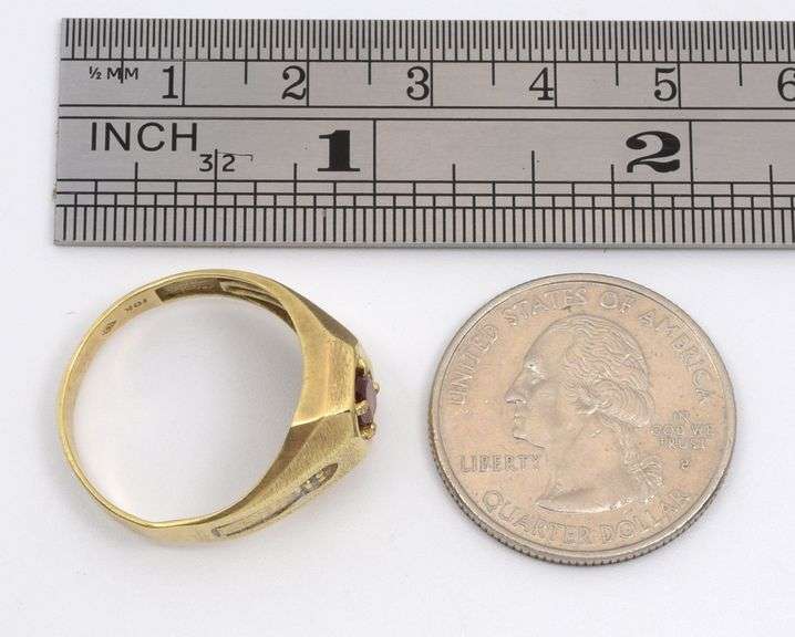 Easy to Wear Unisex Garnet Ring