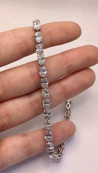 GORGEOUS 18K WHITE GOLD OVAL CUT DIAMOND TENNIS BRACELET