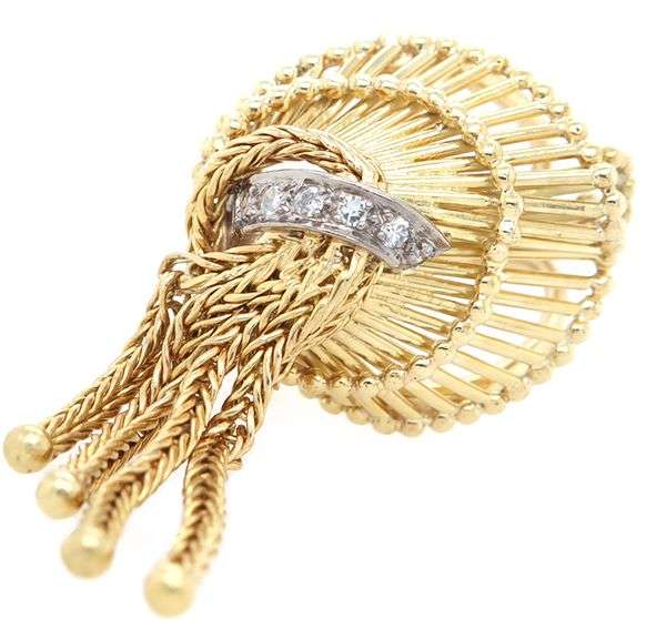 0.06ctw Diamond Fan Shaped Tassel Ring in 18K