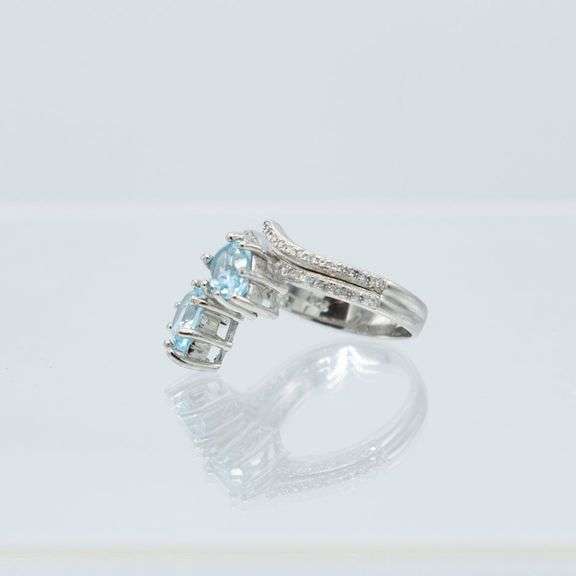 Gorgeous 4.25 Ctw Natural Swiss Blue Topaz Ring
