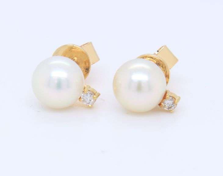Nice Yellow Gold 7mm Pearl with Diamond accents Stud Earrings