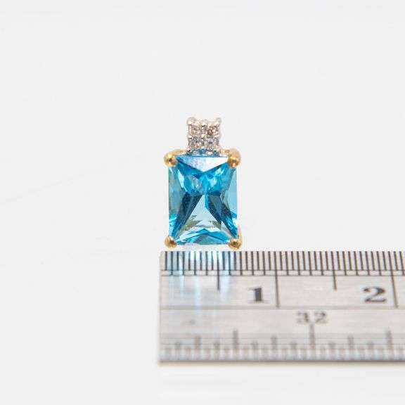 Solid10 Kt Gold Natural Swiss Blue Topaz Pendant