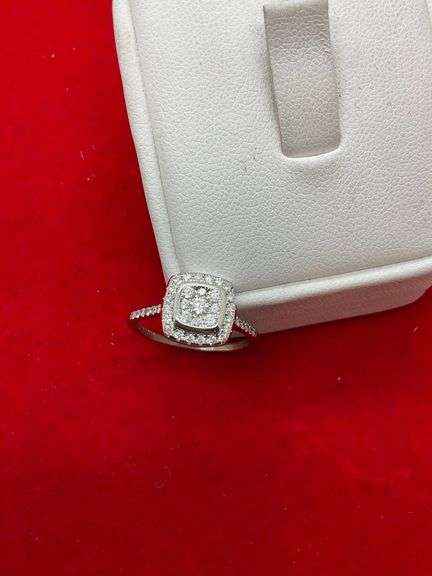 CERTIFIED 14KT SOLID WHITE GOLD AND DIAMOND ENGAGEMENT RING