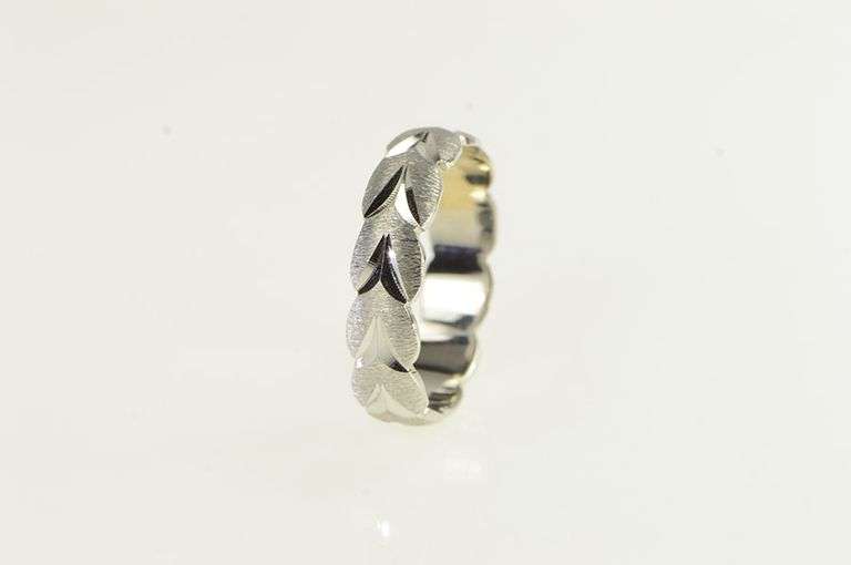 14K White Gold 5.9mm Vine Leaf Pattern Wedding Band Ring