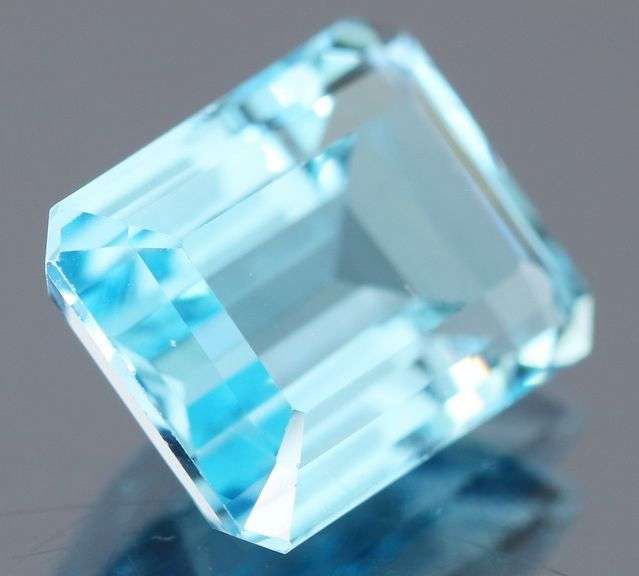 Beautiful super clean 8.85ct emerald cut Topaz