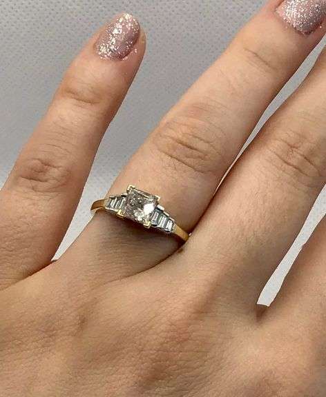 GORGEOUS 14K YELLOW GOLD MULTI DIAMOND ENGAGEMENT RING