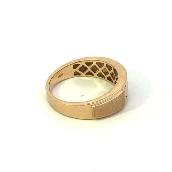 10K Yellow Gold 0.20 Ctw Diamond Men's Wedding Band Ring