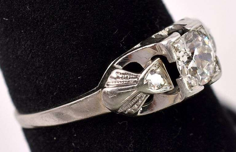 Dazzling Diamond Ring in 18K White Gold