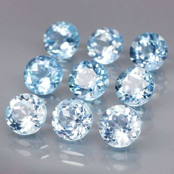 Superb quality 9.56ct 9 pc sky blue Topaz solitaire set